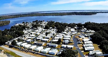 Harbor Oaks tillverkade hem park i Florida - bosatt ägda co-op park för 55+