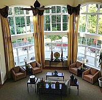 Chestnut Oaks lobby